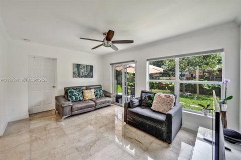 Casa en venta en Hallandale Beach, Florida, 5 dormitorios, 177.63 m2 № 2240418 - foto 30