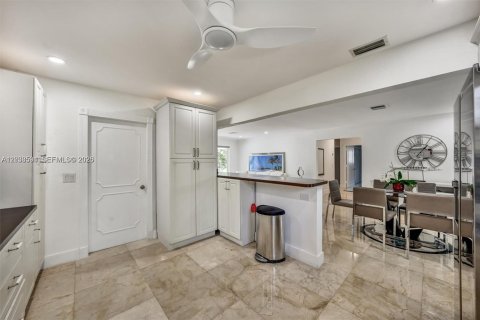 Casa en venta en Hallandale Beach, Florida, 5 dormitorios, 177.63 m2 № 2240418 - foto 27