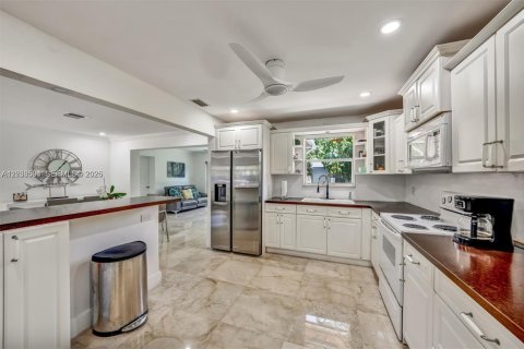 Casa en venta en Hallandale Beach, Florida, 5 dormitorios, 177.63 m2 № 2240418 - foto 28