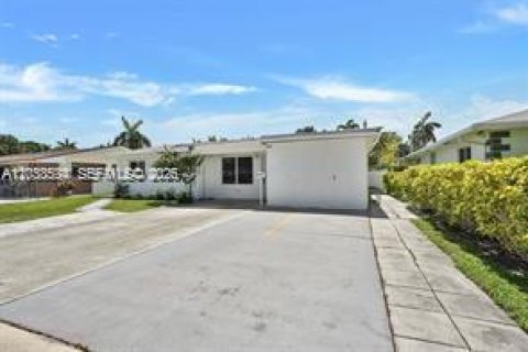 Casa en venta en Hallandale Beach, Florida, 5 dormitorios, 177.63 m2 № 2240418 - foto 17
