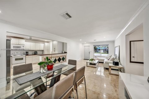 Casa en venta en Hallandale Beach, Florida, 5 dormitorios, 177.63 m2 № 2240418 - foto 23
