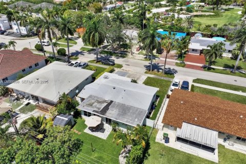 Casa en venta en Hallandale Beach, Florida, 5 dormitorios, 177.63 m2 № 2240418 - foto 14