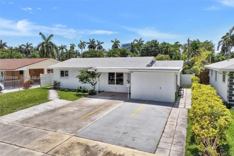 Casa en venta en Hallandale Beach, Florida, 5 dormitorios, 177.63 m2 № 2240418 - foto 4
