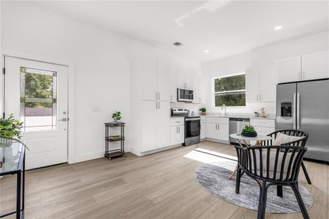 Casa en venta en Orlando, Florida, 5 dormitorios, 230.68 m2 № 1903700 - foto 21