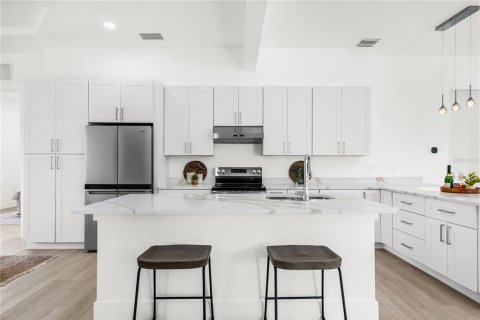 Casa en venta en Orlando, Florida, 5 dormitorios, 230.68 m2 № 1903700 - foto 7