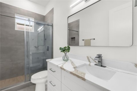 Casa en venta en Orlando, Florida, 5 dormitorios, 230.68 m2 № 1903700 - foto 18