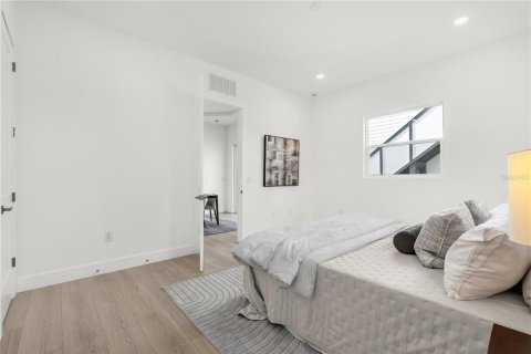 Casa en venta en Orlando, Florida, 5 dormitorios, 230.68 m2 № 1903700 - foto 13
