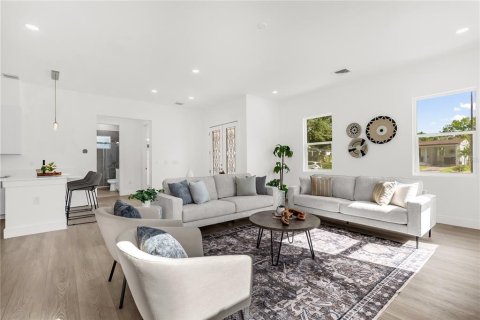 Casa en venta en Orlando, Florida, 5 dormitorios, 230.68 m2 № 1903700 - foto 6