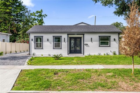 Casa en venta en Orlando, Florida, 5 dormitorios, 230.68 m2 № 1903700 - foto 1