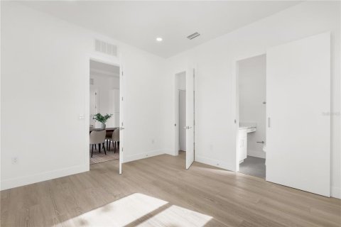 Casa en venta en Orlando, Florida, 5 dormitorios, 230.68 m2 № 1903700 - foto 10