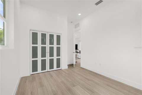 Casa en venta en Orlando, Florida, 5 dormitorios, 230.68 m2 № 1903700 - foto 20