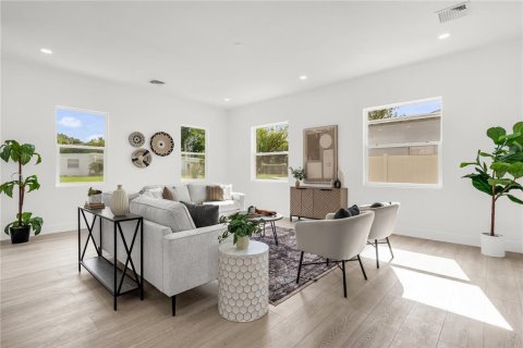 Casa en venta en Orlando, Florida, 5 dormitorios, 230.68 m2 № 1903700 - foto 4