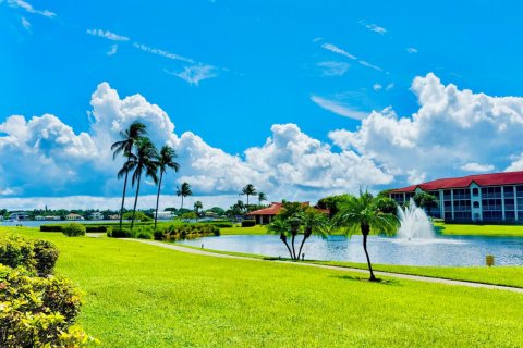 Condo in Hypoluxo, Florida, 3 bedrooms  № 2169878 - photo 14