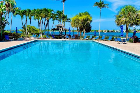 Condo in Hypoluxo, Florida, 3 bedrooms  № 2169878 - photo 10