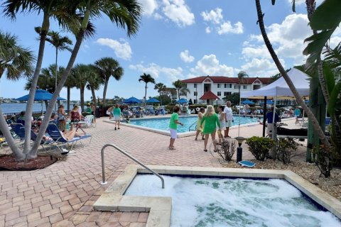 Condo in Hypoluxo, Florida, 3 bedrooms  № 2169878 - photo 8