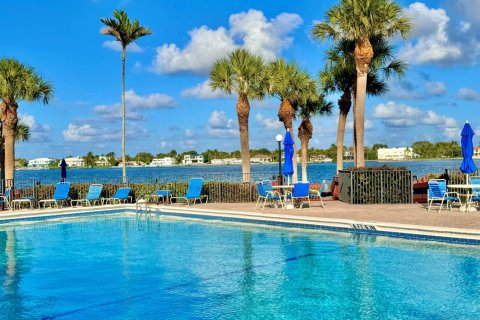 Condo in Hypoluxo, Florida, 3 bedrooms  № 2169878 - photo 2