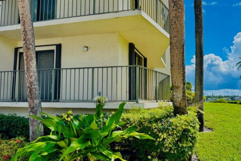 Condo in Hypoluxo, Florida, 3 bedrooms  № 2169878 - photo 17