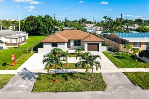 Купить виллу или дом в Дания-Бич, Флорида 3 спальни, 140.28м2, № 1949066 - фото 1