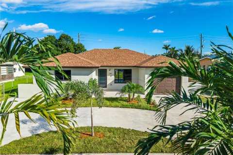 Купить виллу или дом в Дания-Бич, Флорида 3 спальни, 140.28м2, № 1949066 - фото 18