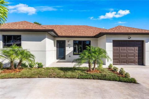 Купить виллу или дом в Дания-Бич, Флорида 3 спальни, 140.28м2, № 1949066 - фото 2