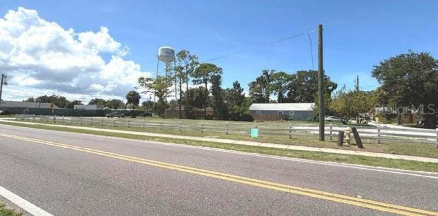 Terreno en Daytona Beach, Florida № 2231799