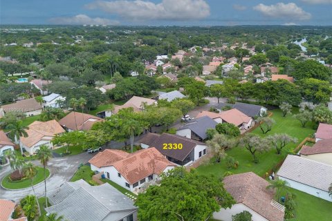 House in Weston, Florida 3 bedrooms, 147.9 sq.m. № 1943366 - photo 5