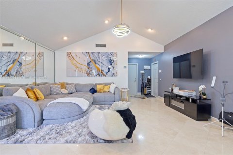 House in Weston, Florida 3 bedrooms, 147.9 sq.m. № 1943366 - photo 21