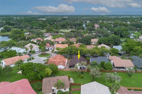 House in Weston, Florida 3 bedrooms, 147.9 sq.m. № 1943366 - photo 6