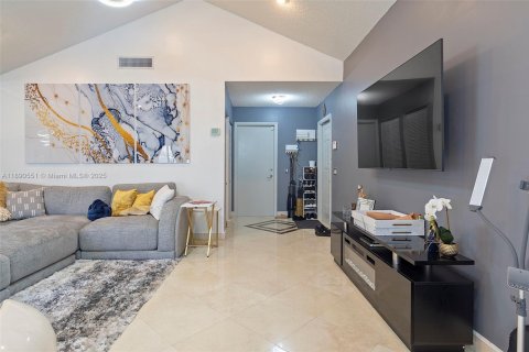 House in Weston, Florida 3 bedrooms, 147.9 sq.m. № 1943366 - photo 25