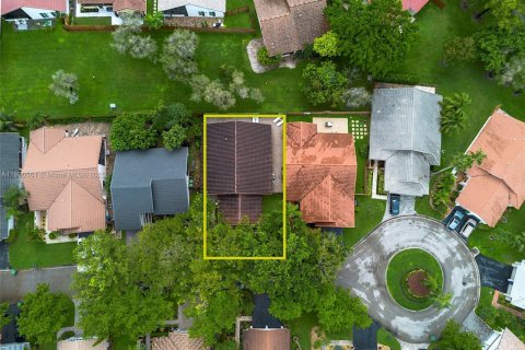 House in Weston, Florida 3 bedrooms, 147.9 sq.m. № 1943366 - photo 10