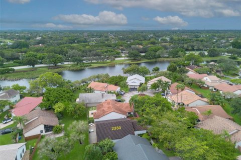 House in Weston, Florida 3 bedrooms, 147.9 sq.m. № 1943366 - photo 8