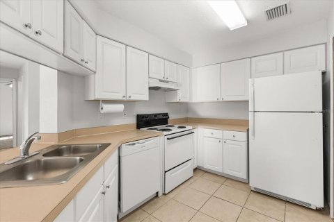 Condo in Orlando, Florida, 2 bedrooms  № 1831698 - photo 11