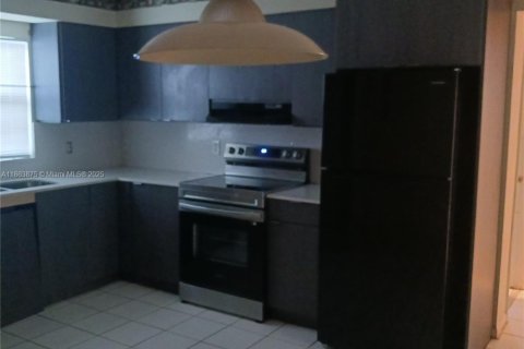 Commercial property in Fort Lauderdale, Florida 203.18 sq.m. № 1979471 - photo 6