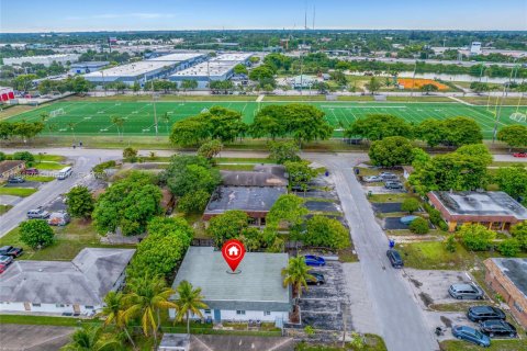 Commercial property in Fort Lauderdale, Florida 203.18 sq.m. № 1979471 - photo 15