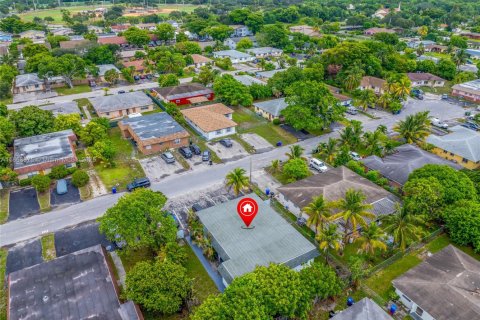 Commercial property in Fort Lauderdale, Florida 203.18 sq.m. № 1979471 - photo 16