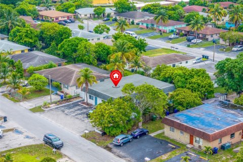 Commercial property in Fort Lauderdale, Florida 203.18 sq.m. № 1979471 - photo 10