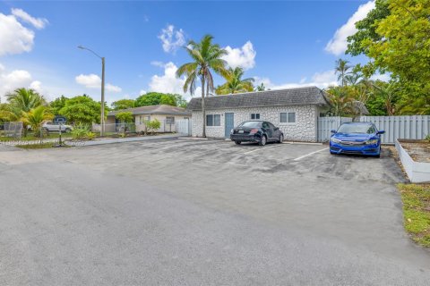 Commercial property in Fort Lauderdale, Florida 203.18 sq.m. № 1979471 - photo 2
