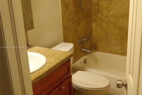 Commercial property in Fort Lauderdale, Florida 203.18 sq.m. № 1979471 - photo 9