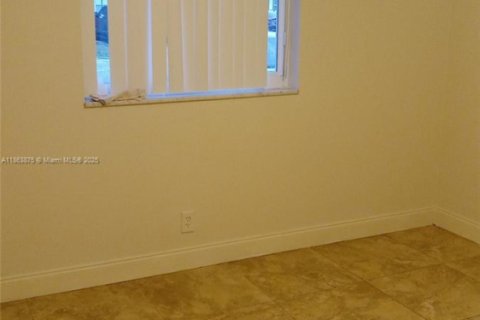 Commercial property in Fort Lauderdale, Florida 203.18 sq.m. № 1979471 - photo 8