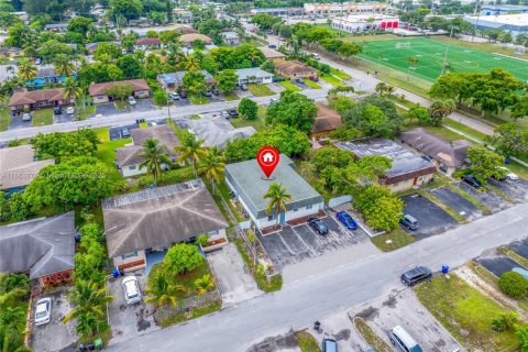 Commercial property in Fort Lauderdale, Florida 203.18 sq.m. № 1979471 - photo 14