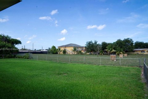 House in Oakland Park, Florida 3 bedrooms, 288.74 sq.m. № 1981220 - photo 4