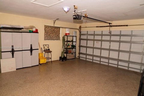 House in Oakland Park, Florida 3 bedrooms, 288.74 sq.m. № 1981220 - photo 27