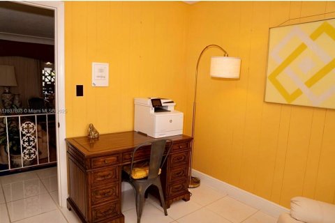 House in Oakland Park, Florida 3 bedrooms, 288.74 sq.m. № 1981220 - photo 18