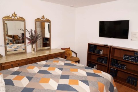 House in Oakland Park, Florida 3 bedrooms, 288.74 sq.m. № 1981220 - photo 14