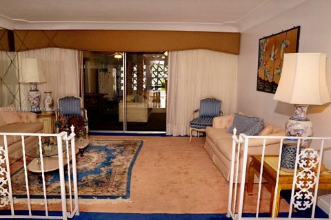 House in Oakland Park, Florida 3 bedrooms, 288.74 sq.m. № 1981220 - photo 8