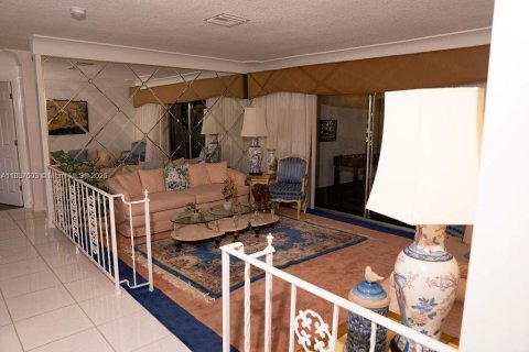 House in Oakland Park, Florida 3 bedrooms, 288.74 sq.m. № 1981220 - photo 5