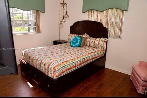 House in Oakland Park, Florida 3 bedrooms, 288.74 sq.m. № 1981220 - photo 17