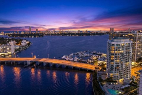 Condo à North Bay Village, Floride, 2 chambres  № 2035942