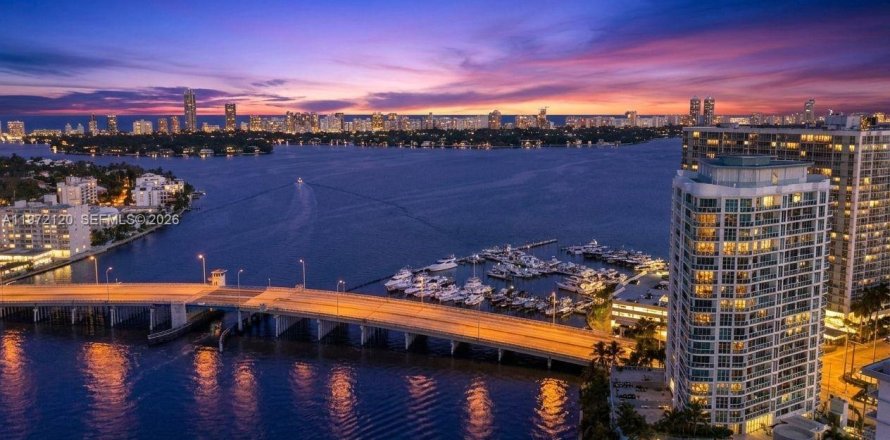 Condo à North Bay Village, Floride, 2 chambres  № 2035942