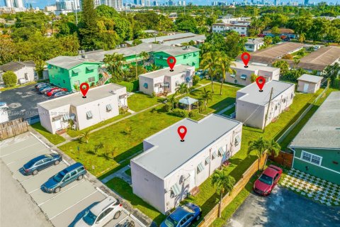 Propiedad comercial en venta en Hollywood, Florida, 805.74 m2 № 1862890 - foto 4